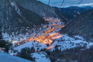 Obóz Snowboardowy Andora wylot z Krakowa 2026