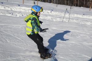 Obóz Pierwsze kroki ze snowboardem Kaszuby Kolano 6-12 lat 2023